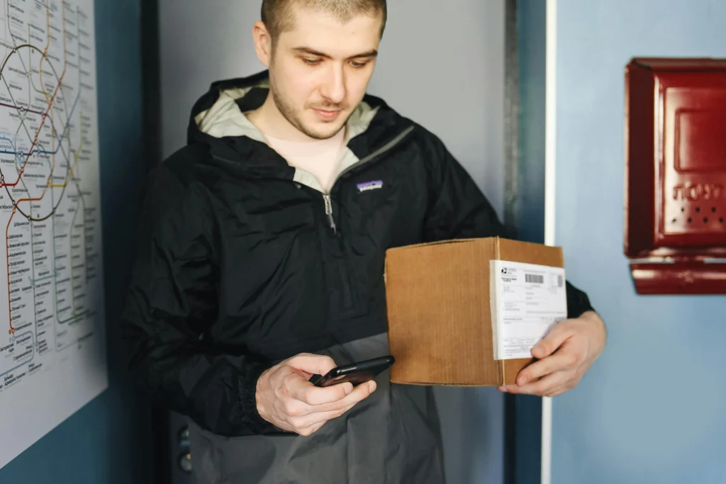 delivery-themed phishing text messages with a suspicious link