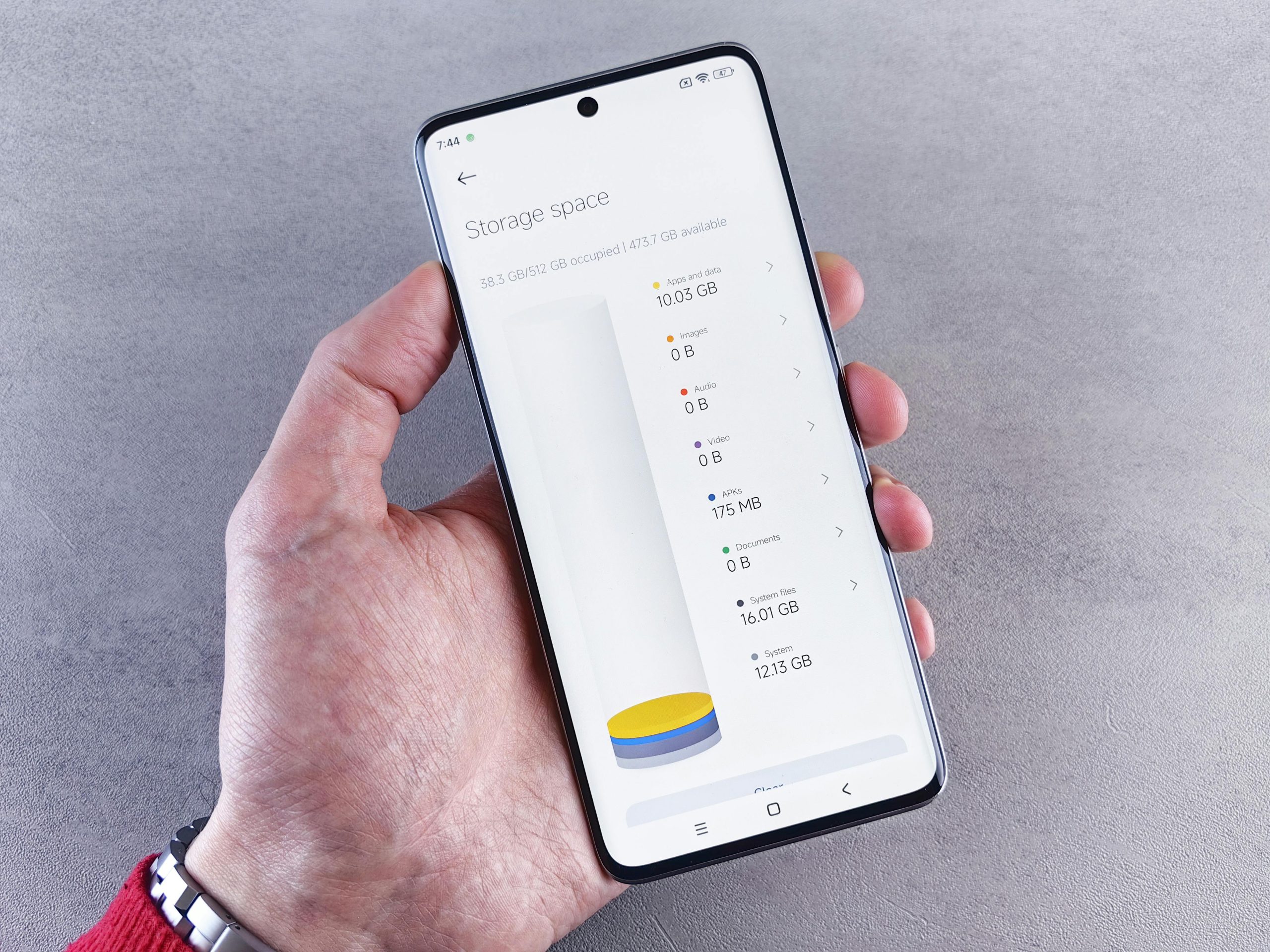 How to Free Up Storage Space on a Smartphone Without Deleting Everything