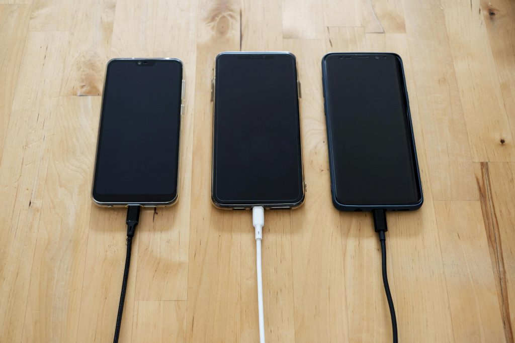 smartphone battery life and phone battery health during indoor charging