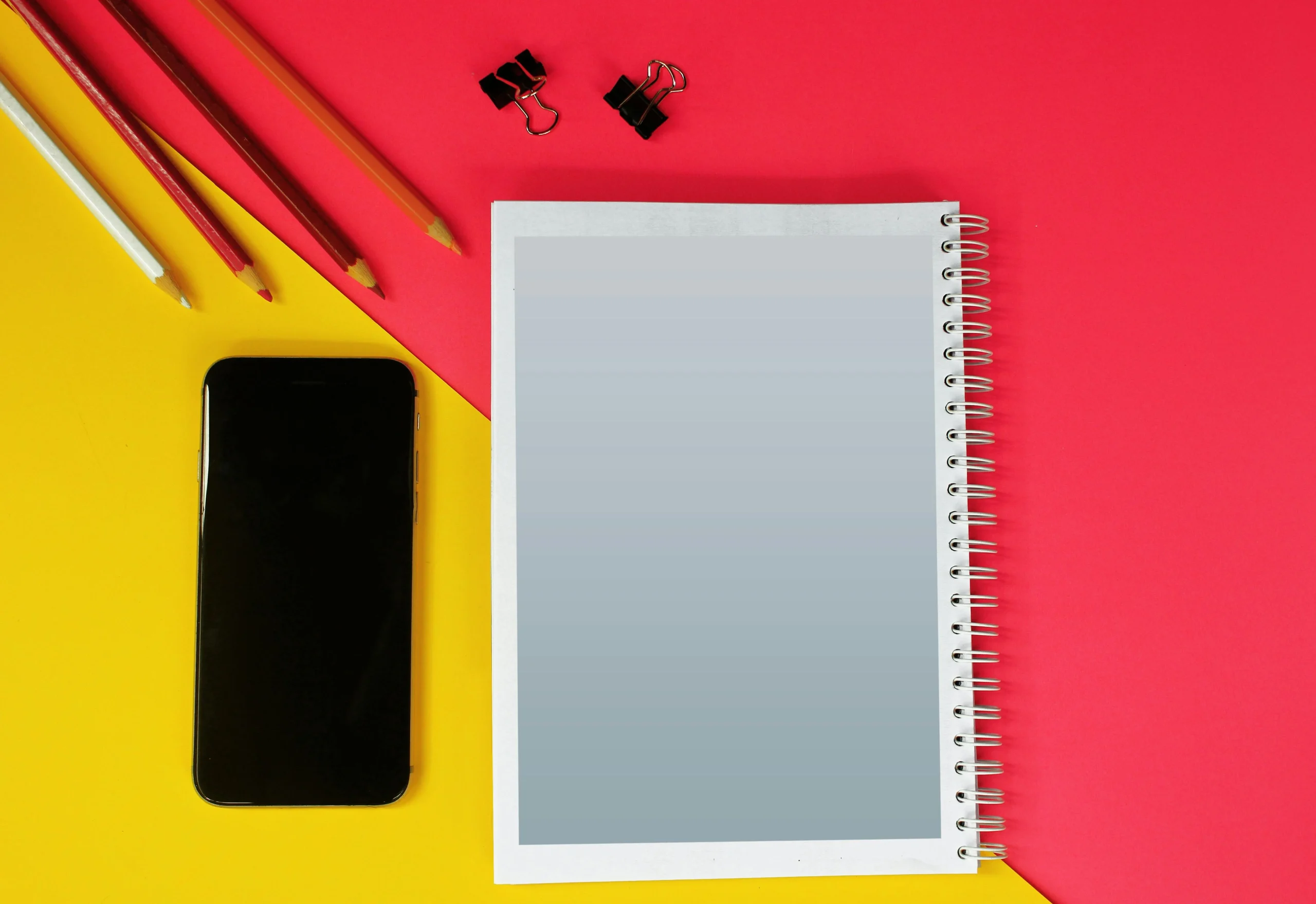 simple first-page layout to organize your phone home screen more clearly
