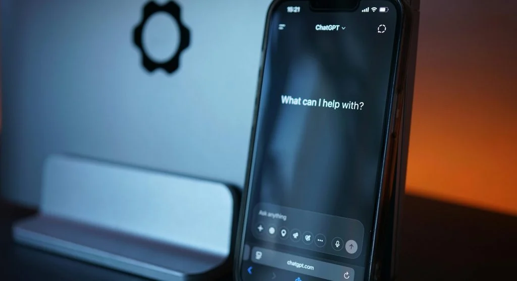 diagram showing how AI voice assistants process spoken questions into replies