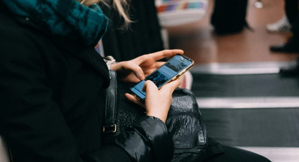 using guest Wi-Fi to give a visitor internet access without using the main network