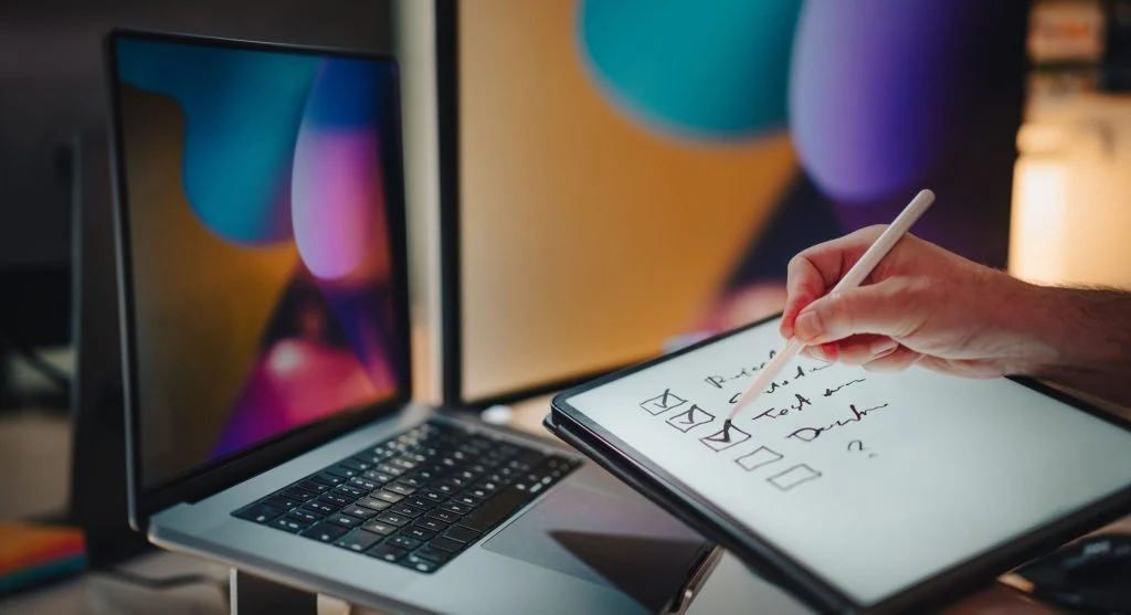 Digital note summaries shown beside regular notes in an AI note-taking tool