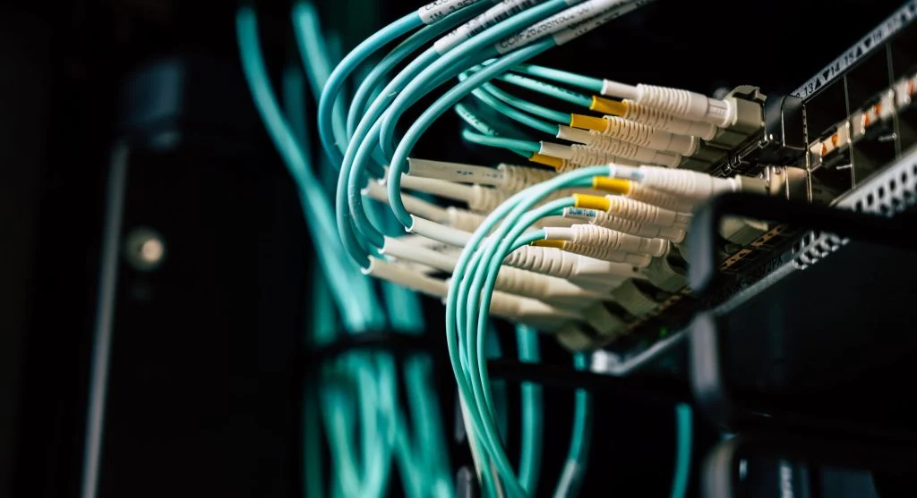 Edge computing explained through nearby processing instead of cloud-only handling