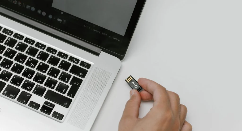 File risk reminding users to build a simple computer backup routine