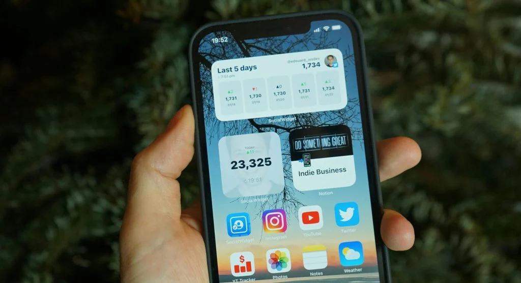 High data warning leading a user to check which apps use the most mobile data on your phone