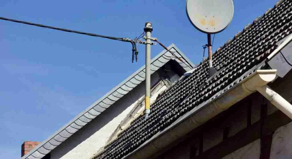 Upper floor Wi-Fi issues caused by router signal traveling through the home structure