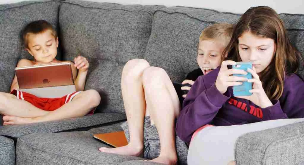Why Wi-Fi Works Better in Some Rooms and What Changes the Signal More Than Most People Realize