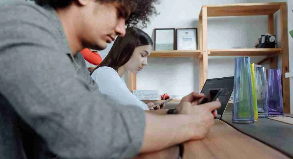 What Federated Learning Means and Why Some AI Systems Learn Without Pulling All Data Into One Place