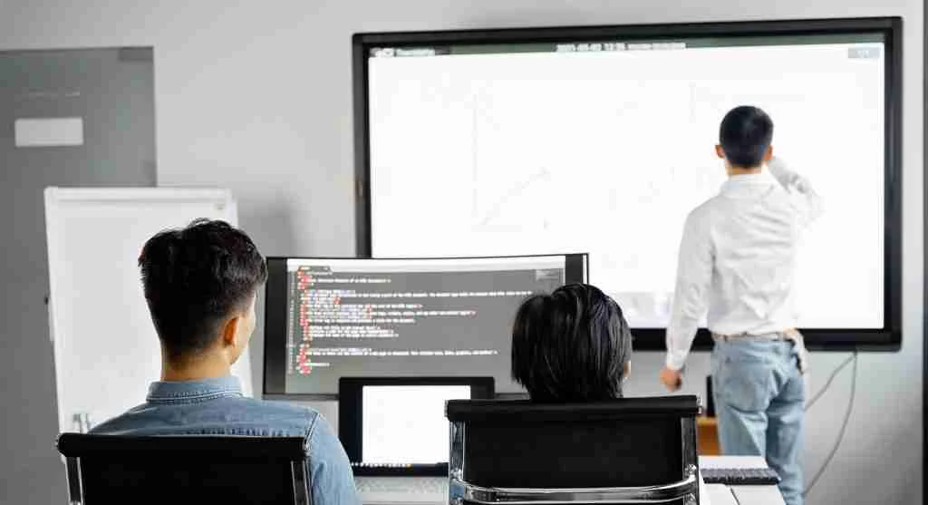 Federated learning explained through local device training and shared model updates